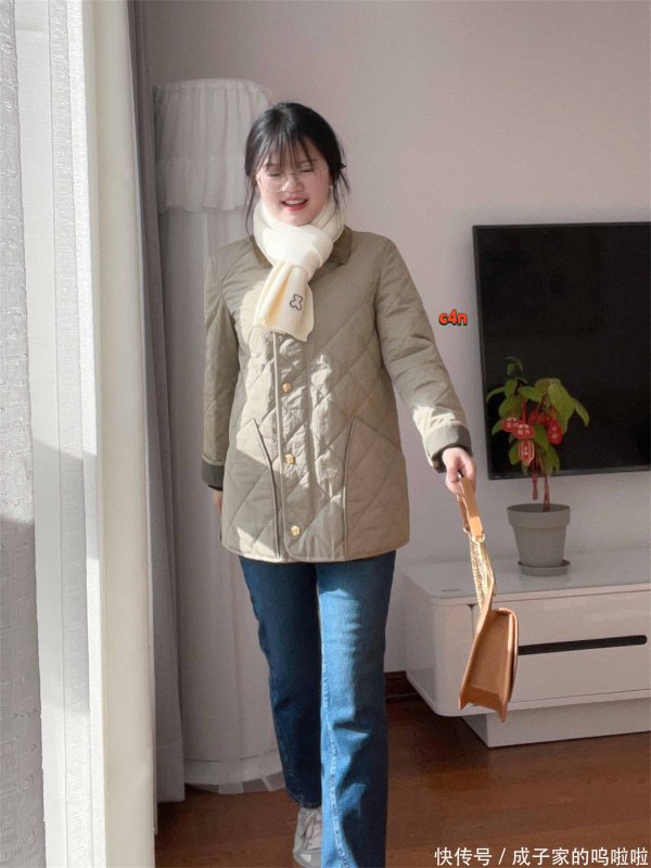 爱优配 这件菱格棉服的颜色真好看呀