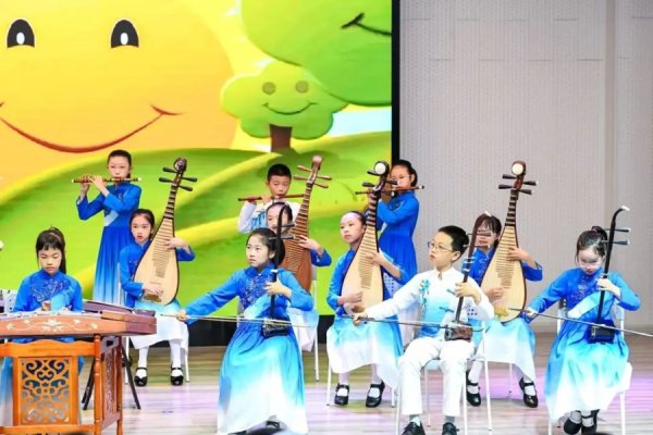 中金汇融 美国少年穿着唐装跳街舞，杨浦国际青少年STEAM交流营文化碰撞有火花