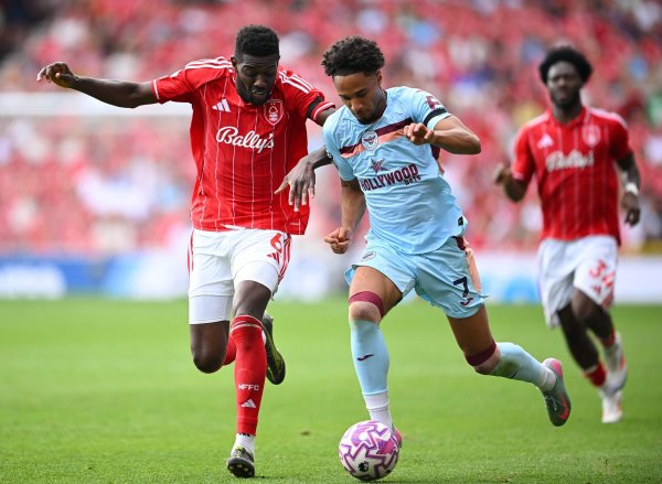 申捷策略 TA：英超博彩广告多到惊人，狼队vs曼城平均每分钟出现22次