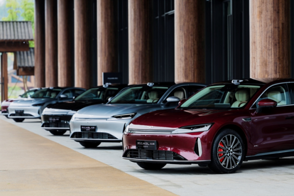 恒盈策略 Momenta CEO曹旭东站台风云A9L光辉, 奇瑞向新势力们摊牌了?